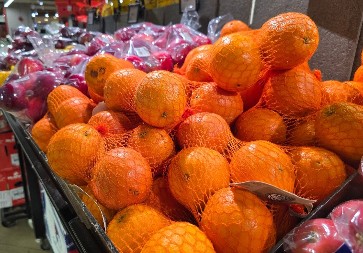 Zašto se pomorandže prodaju u crvenoj mrežici? To nije slučajnost, već dobro smišljen trik!